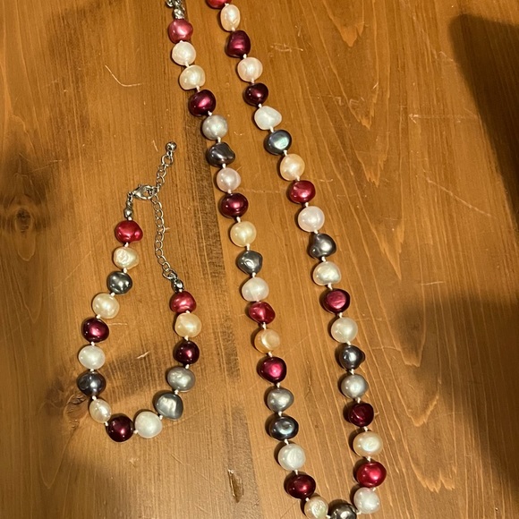 Coloured pearl necklace and bracelet set - Picture 4 of 5